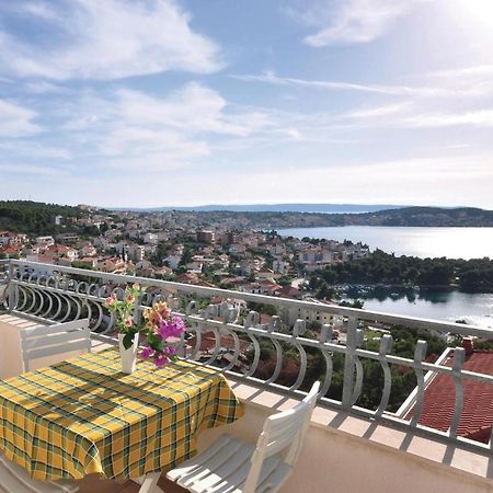 Lovely Apartment In Trogir With Kitchen Εξωτερικό φωτογραφία