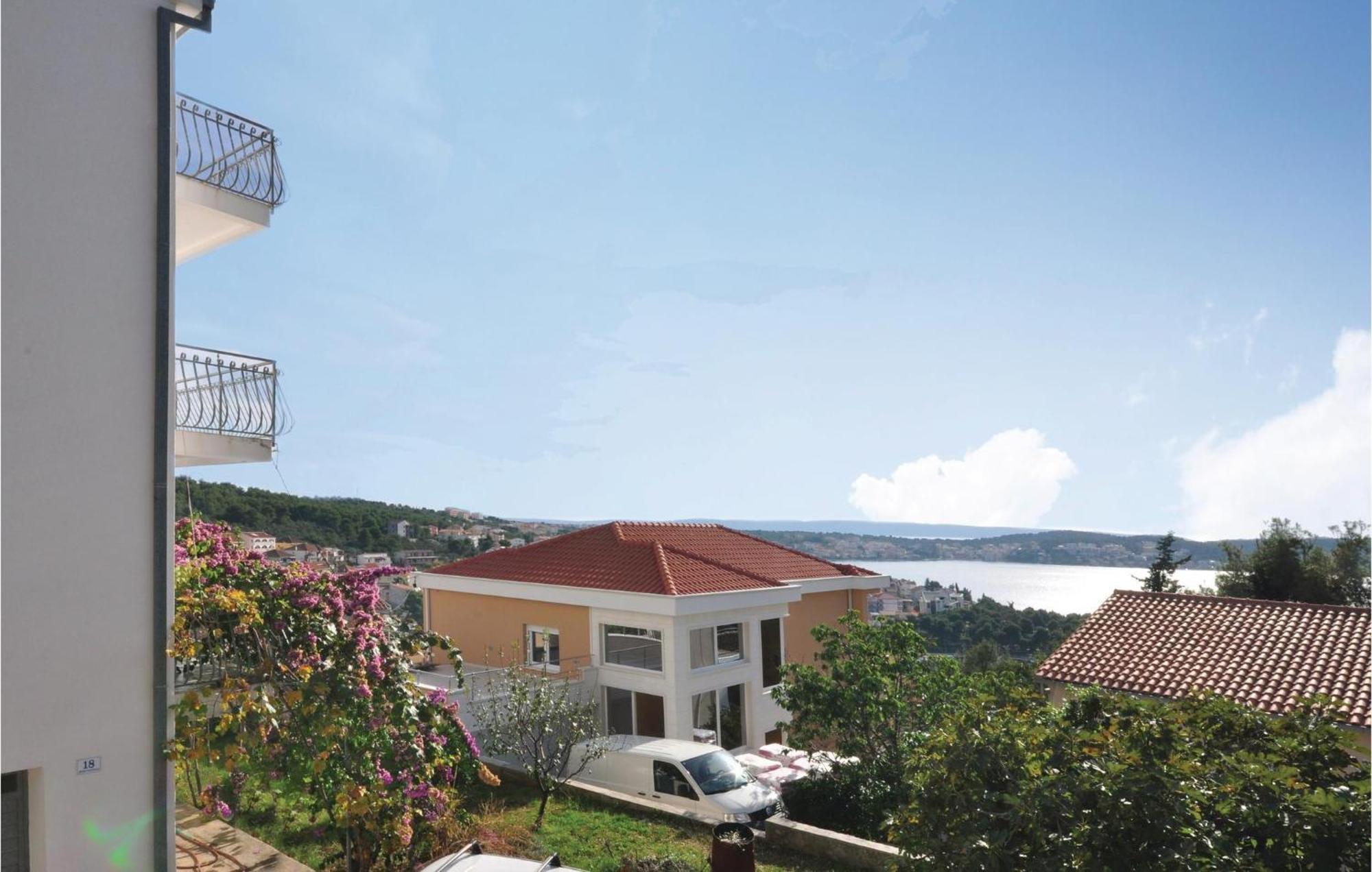 Lovely Apartment In Trogir With Kitchen Εξωτερικό φωτογραφία