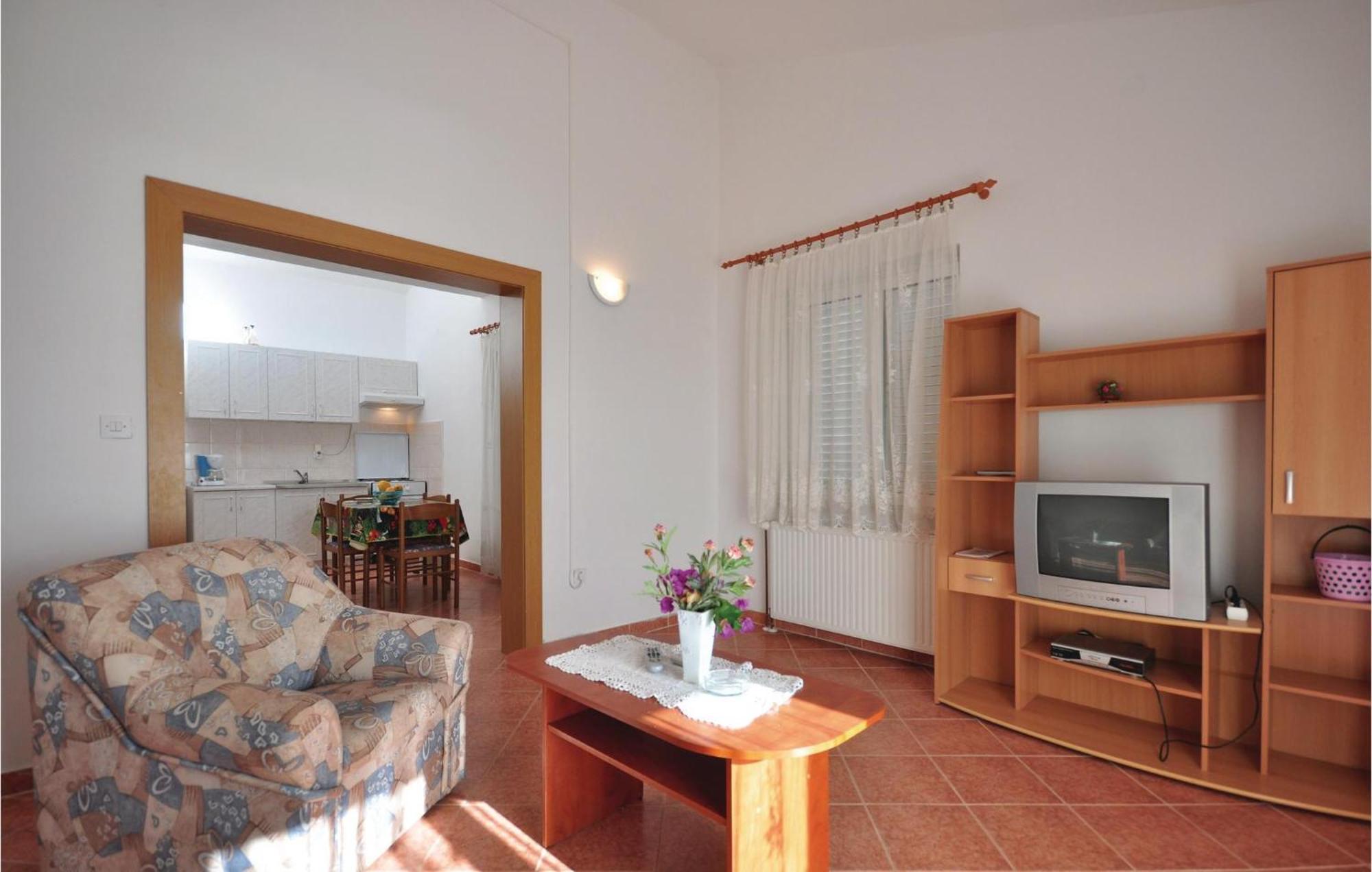 Lovely Apartment In Trogir With Kitchen Εξωτερικό φωτογραφία