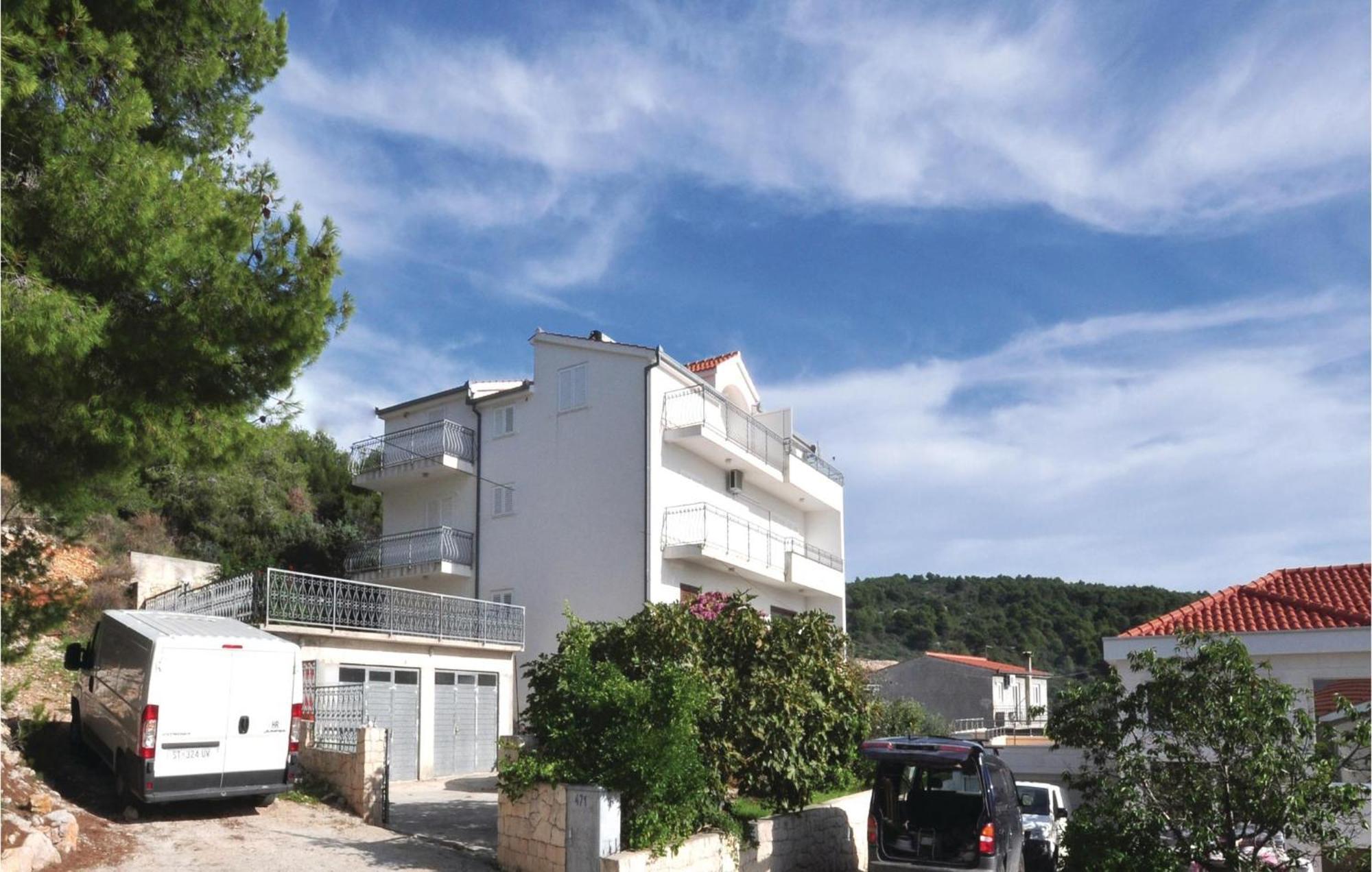 Lovely Apartment In Trogir With Kitchen Εξωτερικό φωτογραφία