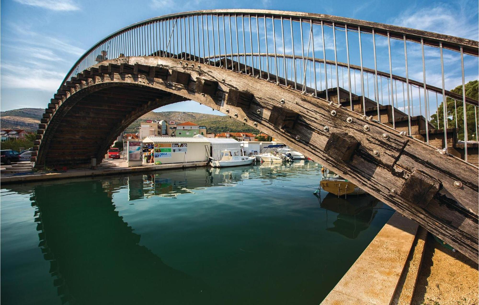 Lovely Apartment In Trogir With Kitchen Εξωτερικό φωτογραφία