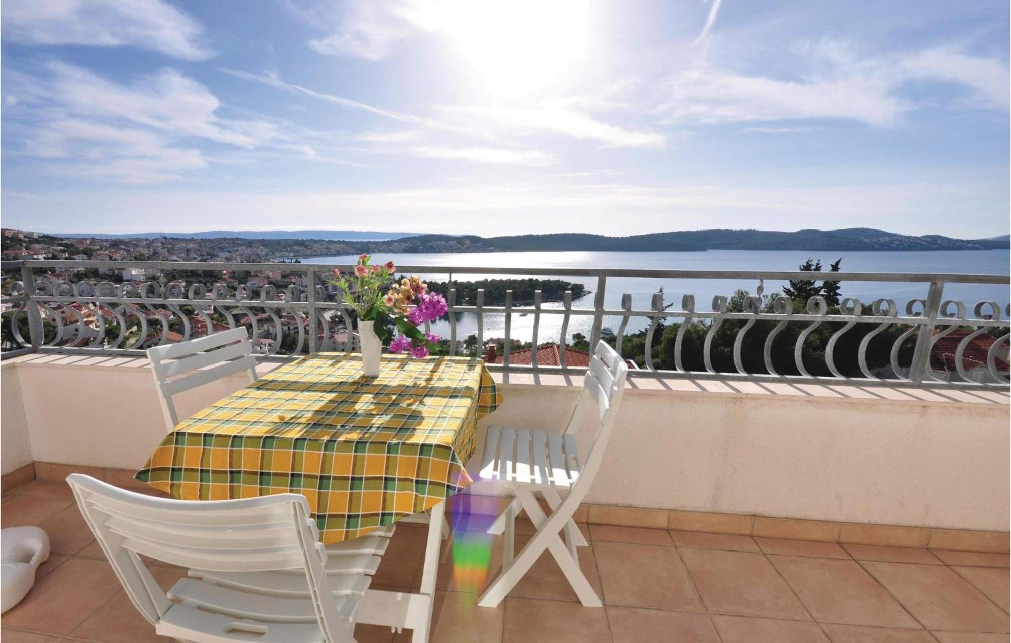 Lovely Apartment In Trogir With Kitchen Εξωτερικό φωτογραφία