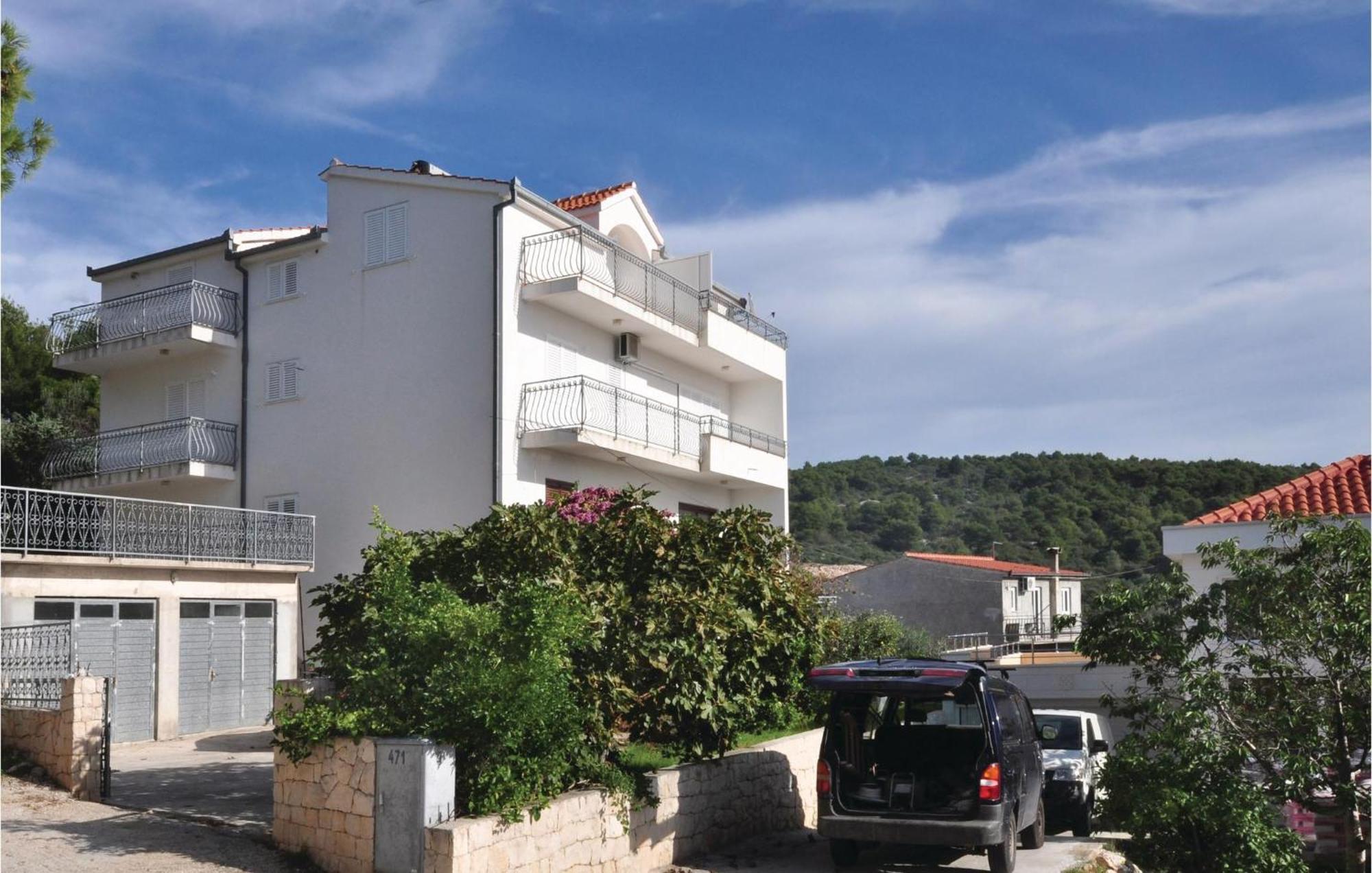 Lovely Apartment In Trogir With Kitchen Εξωτερικό φωτογραφία